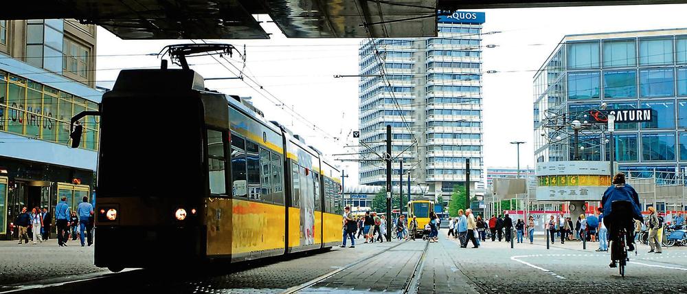 Achtung am Gleis: So mancher unterschätzt die Straßenbahn. 