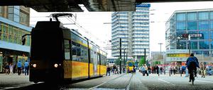 Achtung am Gleis: So mancher unterschätzt die Straßenbahn. 