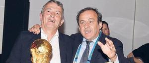 Steigt bald die nächste Feier? Michel Platini (re.) und Wolfgang Niersbach haben nach dem WM-Sieg der Deutschen 2014 schon mal den Schulterschuss geübt. 