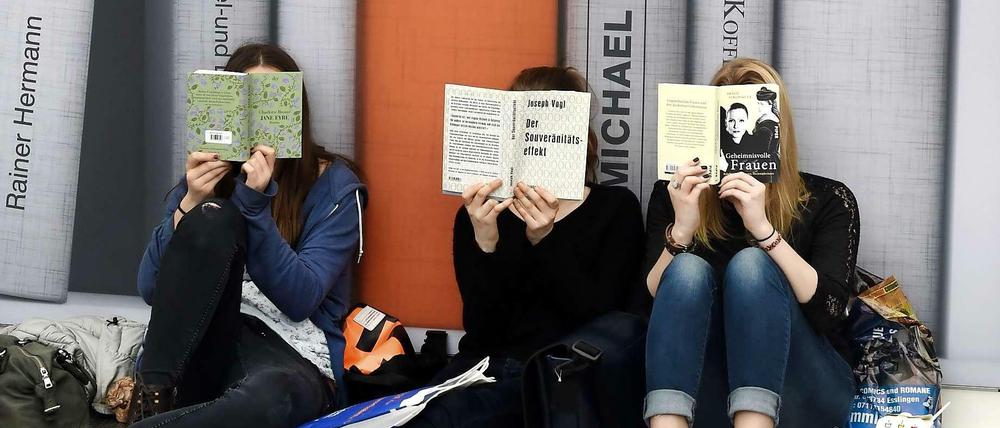 Von wegen, das Buch stirbt aus. Die Leser werden nur flexibler.