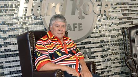 Der alte Rocker der Indianer: Seminole-Häuptling Chief James E. Billie im Hard Rock Café Berlin. 