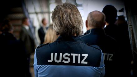 Sie werden in Berlin stellenweise zur Mangelware: Justizvollzugsbeamte.