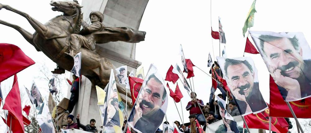 Anhänger der PKK demonstrieren in Istanbul.