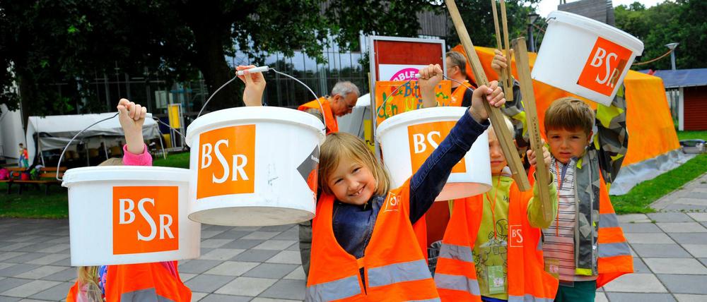 Im FEZ in der Wuhlheide entscheiden in den Sommerferien die Kinder: FEZitty heißt ihre selbstverwaltete Stadt. Eine BSR gibt es dort auch.