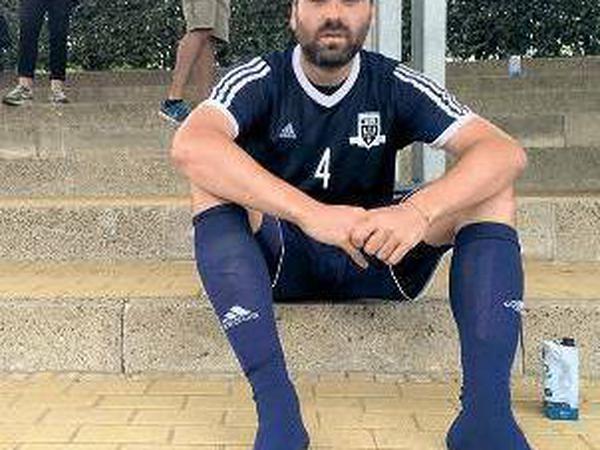 Ben Lesegeld spielt bei der Makkabiade Fußball