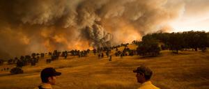 Die Dürre im Bundesstaat begünstigt die Waldbrände. Ein Blick auf die Feuer in Kalifornien bei Clearlake am Freitag. 