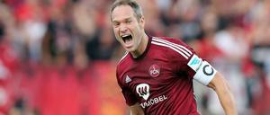 Der Nürnberger Jan Polak jubelt über seinen Treffer zum 3:2.