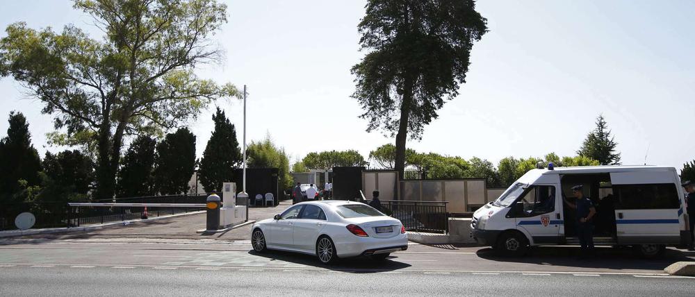 König Salman aus Saudi-Arabien bei seiner Ankunft in der Villa am 26. Juli. Nun ist der König überraschend aus Frankreich abgereist.