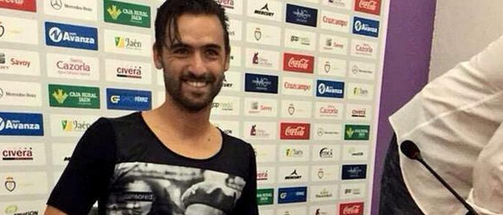 Nuno Silva mit Franco-T-Shirt bei der Pressekonferenz.