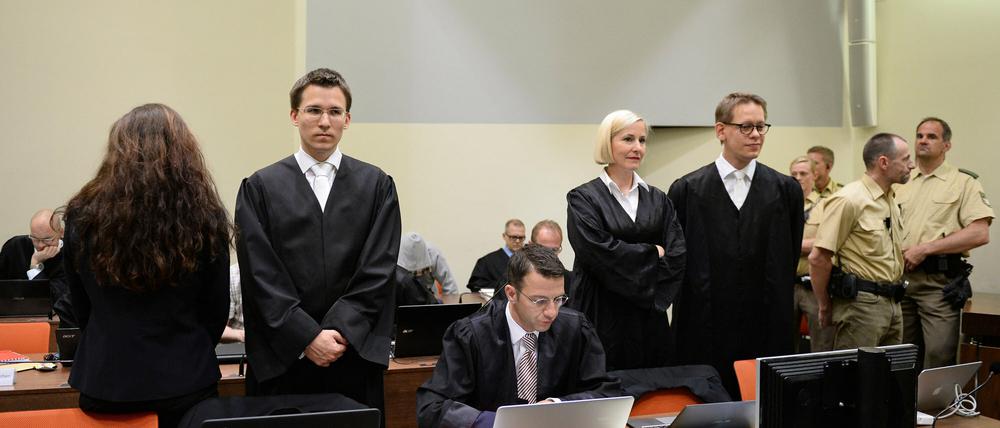 Die Angeklagte Beate Zschäpe und ihre Anwälte Mathias Grasel, Wolfgang Stahl, Anja Sturm und Wolfgang Heer.