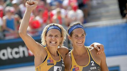 In Topform. Laura Ludwig (l.) und Kira Walkenhorst sind in Klagenfurt das Maß aller Dinge.