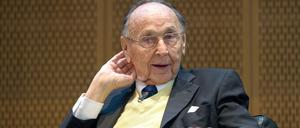 Hans-Dietrich Genscher, Bundesaußenminister a.D. (FDP), hier am 12.11.2014 während der Vorstellung des Buches "Hans-Dietrich Genschers Außenpolitik", fühlt sich durch Angriffe auf Flüchtlingsheime an NS-Zeit erinnert.