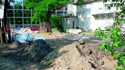 Oberflächlich. Vor der Direktorenvilla des früheren Anthropologie-Instituts wird gegraben.