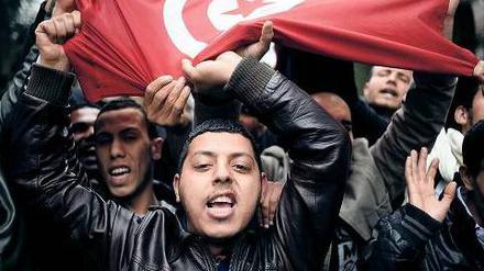 Gefährdeter Sieg. Nur in Tunesien (hier eine Szene von 2011) war der Arabische Frühling erfolgreich. Doch auch nach der Revolution wird noch gefoltert. 