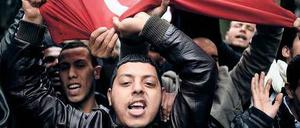 Gefährdeter Sieg. Nur in Tunesien (hier eine Szene von 2011) war der Arabische Frühling erfolgreich. Doch auch nach der Revolution wird noch gefoltert. 