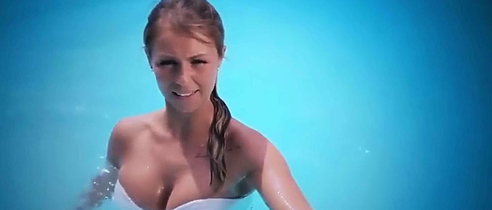 "Uns steht das Wasser bis zum Hals, sagt diese junge Frau aus einem Werbevideo einer Jugendorganisation der FPÖ. Dann beginnt eine Hetze gegen Flüchtlinge.