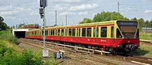 Die S-Bahn auf dem Weg nach Blankenburg. Der Fahrplan ist mal wieder Makulatur.