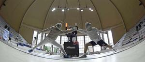 Imposante Bühne. Im Kuppelsaal des Olympiageländes finden die Fechtwettbewerbe der Makkabiade statt.