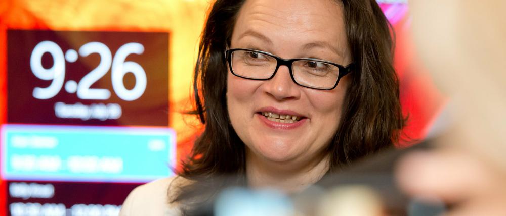 Arbeit, ihre Zeit und ihr Ort ordnen sich in Zeiten der Digitalisierung des Alltags und der Entwicklung zur Dienstleistungsgesellschaft neu. Die Politik, hier Arbeitsministerin Andrea Nahles, hinkt der Wirklichkeit hinterher.