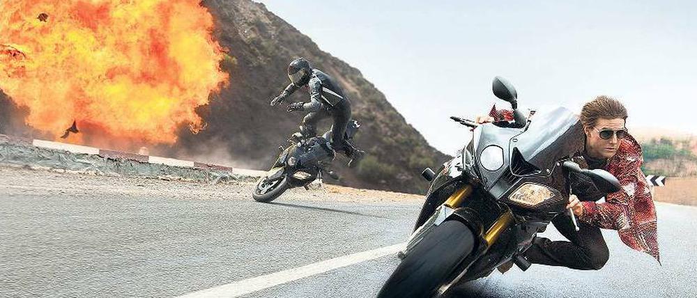Jetzt aber die Luft anhalten. Ethan Hunt (Tom Cruise), hier auf einem 200-PS-Geschoss unterwegs, fliegt nicht so leicht aus der Kurve. 