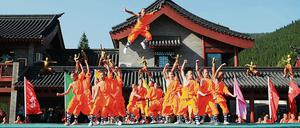 Mönchskrieger des Klosters Shaolin in der chinesischen Provinz Henan.