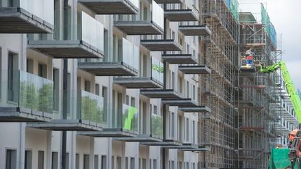 Der denkmalgeschützte Block II des KdF-Seebad Prora ist am 29.07.2015 in Prora (Ortsteil von Binz) auf der Insel Rügen (Mecklenburg-Vorpommern) zu sehen. Nach dem Verkauf der einstigen Nazi-Immobilie durch den Bund an Privatinvestoren wurden in dem Megakomplex die ersten Wohnungen, Eigentumswohnungen und Ferienwohnungen hergerichtet.