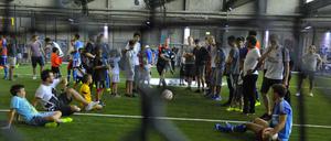 Ab durch die Mitte: Die Adidas Football Base in Wedding, in einer früheren BVG-Werkstatt.