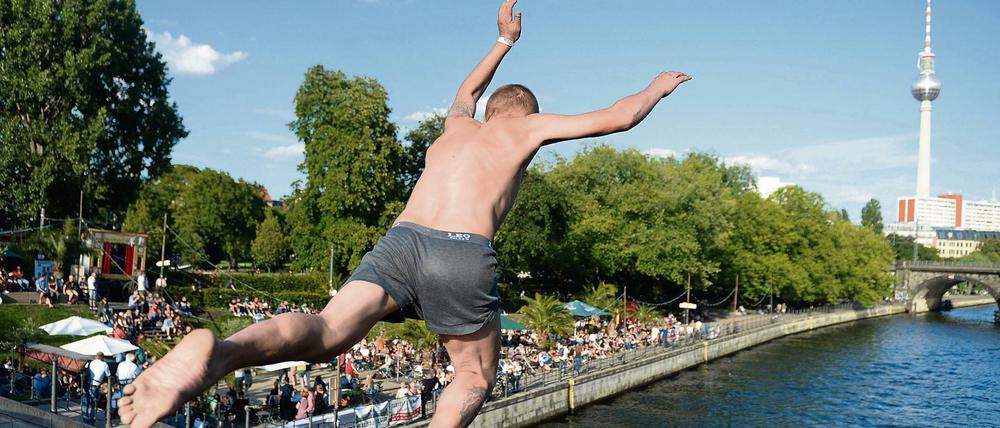 Ab in die Spree - oder in den See: Diese Woche wird heiß in Berlin.