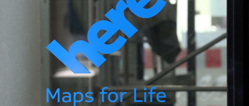 Der Firmenschriftzug des Kartenherstellers Here: Maps for Life und offenbar auch Maps for Hope - die deutschen Autobauer hoffen, mithilfe des Kaufs nicht den Anschluss an die Digitalisierung im Mobilitätssektor zu verlieren