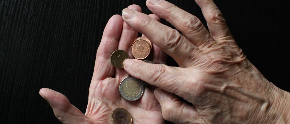 Der festgelegte Bedarf betrug im März 2015 durchschnittlich 758 Euro brutto im Monat.