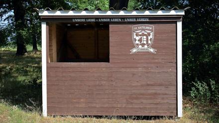 Braune Hütte. Der Verein FC Ostelbien Dornburg ist ein Sammelbecken für Rechtsextremisten.