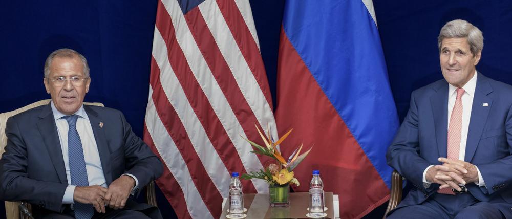 US-Außenminister John Kerry (rechts) sagte, er habe sich mit seinem russischen Kollegen Sergej Lawrow auf einen Resolutionsentwurf verständigt.