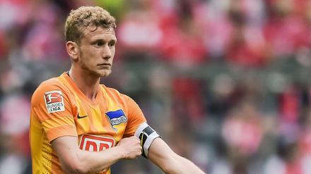 Auf die Binde fixiert. Fabian Lustenberger war vergangene Saison Kapitän. 