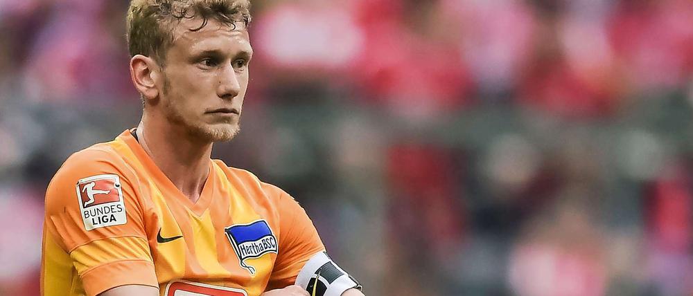 Auf die Binde fixiert. Fabian Lustenberger war vergangene Saison Kapitän.