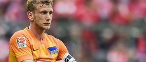 Auf die Binde fixiert. Fabian Lustenberger war vergangene Saison Kapitän. 
