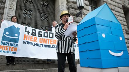 Die Initiatoren des Mietenvolksentscheid fordern mehr bezahlbaren Wohnraum in Berlin.