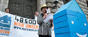 Die Initiatoren des Mietenvolksentscheid fordern mehr bezahlbaren Wohnraum in Berlin.