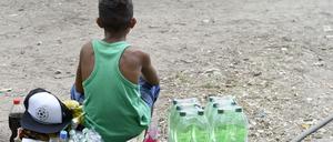 Freiwillige Spenden sind wichtig, müssen aber koordiniert werden - und der Senat muss endlich aktiv werden, fordert Malteser-Einsatzkoordinator Matthias Nowak.