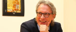 Mehr Geld - ein Grund zur Freude: Matthias Kollatz-Ahnen in seinem Amtszimmer in der Senatsfinanzverwaltung.