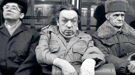 Berühmte Dreiergruppe. Harald Hauswald fotografierte 1986 DDR-Bürger in einer U-Bahn am Prenzlauer Berg.