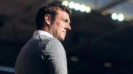 Der Star ist der Markus. Trainer Weinzierl weckte schon Begehrlichkeiten bei Dortmund und Schalke. 