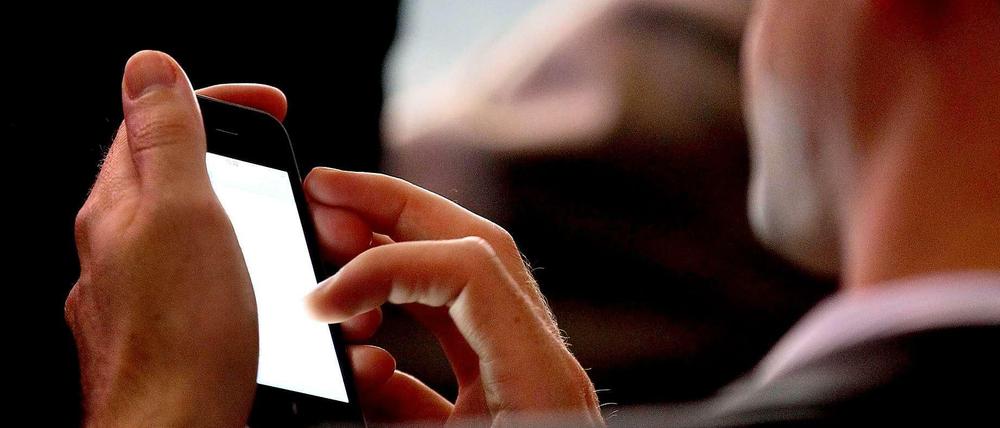 Das Smartphone verbindet Arbeitswelt und Privatleben. Einigen Arbeitnehmern wird das mittlerweile zu viel.