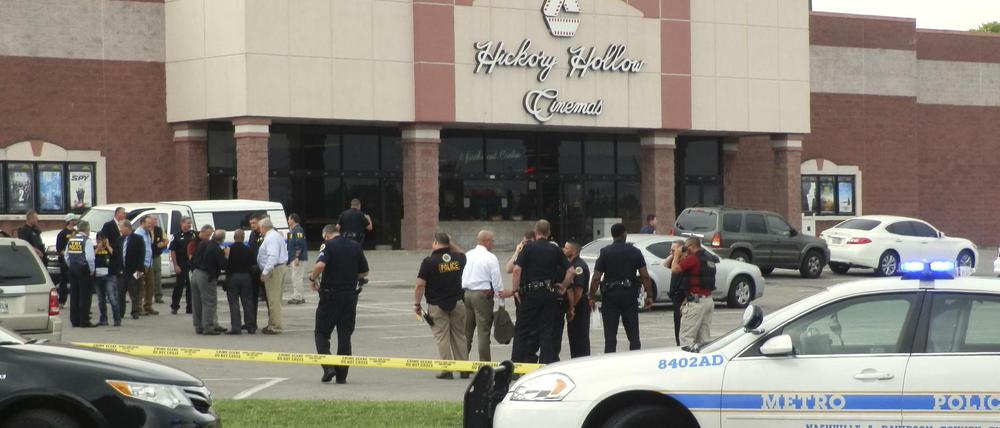 Die Waffe des Täters erwies sich der Polizei zufolge erst nach dem Angriff als Softairwaffe.
