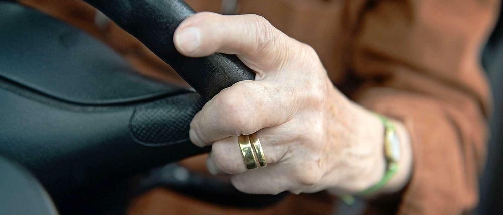 Sicherheitsrisiko? Alte sind am stärksten aufs Auto angewiesen.
