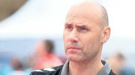 Erlingur Richardsson, 42, spielte früher als Kreisläufer in Island. Als Trainer betreute er mehrere Mannschaften in Island, unter anderem das Nationalteam, ehe er vor zwei Jahren West-Wien übernahm. Jetzt ist er für die Füchse verantwortlich. 