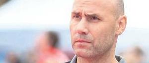 Erlingur Richardsson, 42, spielte früher als Kreisläufer in Island. Als Trainer betreute er mehrere Mannschaften in Island, unter anderem das Nationalteam, ehe er vor zwei Jahren West-Wien übernahm. Jetzt ist er für die Füchse verantwortlich. 