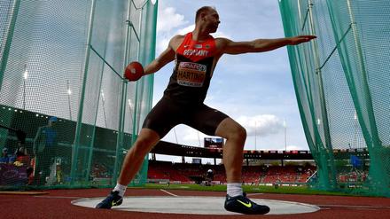 Verbale Würfe. Bei der Weltmeisterschaft wird Robert Harting nicht dabei sein. Seine heftige Kritik allerdings am Umgang der IAAF mit der Dopingproblematik wird wohl auch noch in Peking nachhallen. 