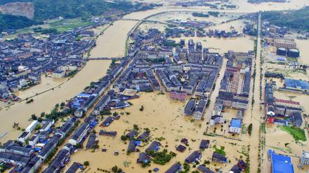 Der Taifun "Soudelor" hat für massive Überschwemmungen in China gesorgt. Hier die Stadt Pingyang in der Provinz Zhejiang am Sonntag. 