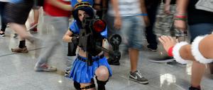 Wenn Menschen mit Brillen und Gerätschaften in virtielle Welten tauchen, entstehen ganz neue Kulturen. Das Foto zeigt eine Präsentation auf der Messe Gamescom in Köln.