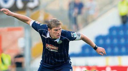 Wo bitte geht’s zum Tor? Die Bielefelder um Fabian Klos (links) haben in Liga zwei noch keinen Treffer erzielt. 